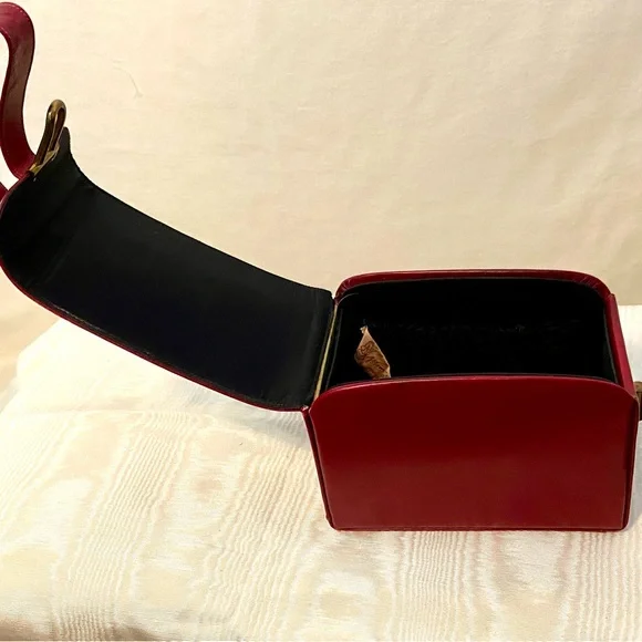 1950s Retro Vintage red leather evening purse. Very unique designer purse. - Picture 3 of 5